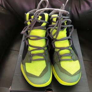 New Under Armour YOUTH shoes